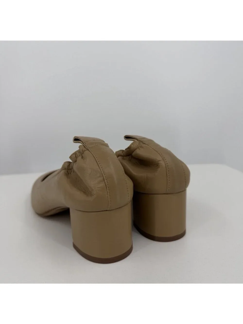Everlane Italian Leather Day Heel Light Taupe 8.5 Women's Elastic Back Comfort